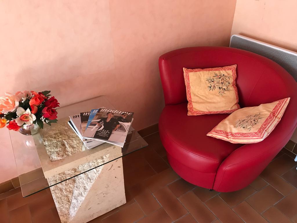 Hotel L'Hacienda à Marguerittes Extérieur photo