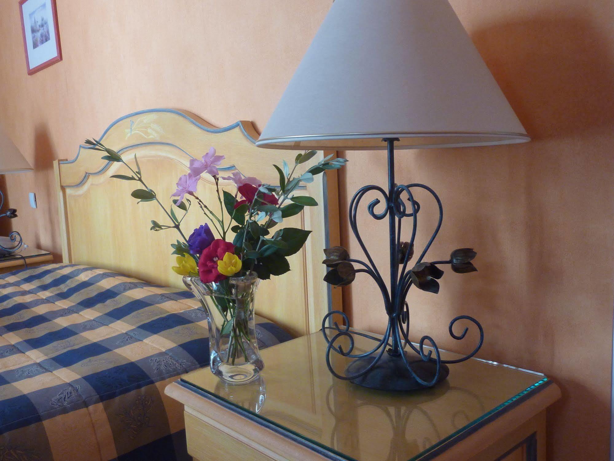 Hotel L'Hacienda à Marguerittes Extérieur photo