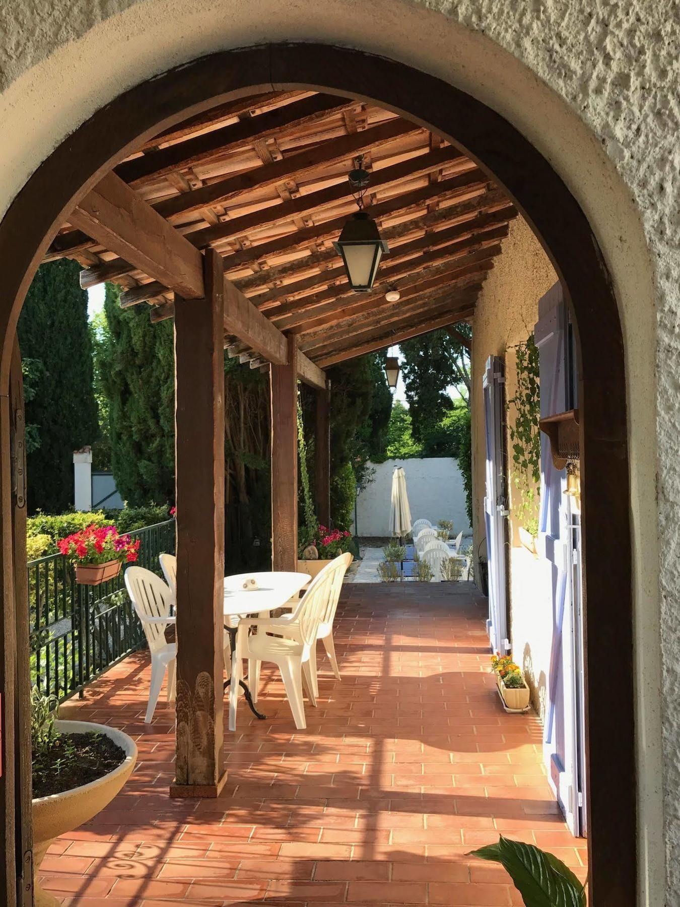 Hotel L'Hacienda à Marguerittes Extérieur photo