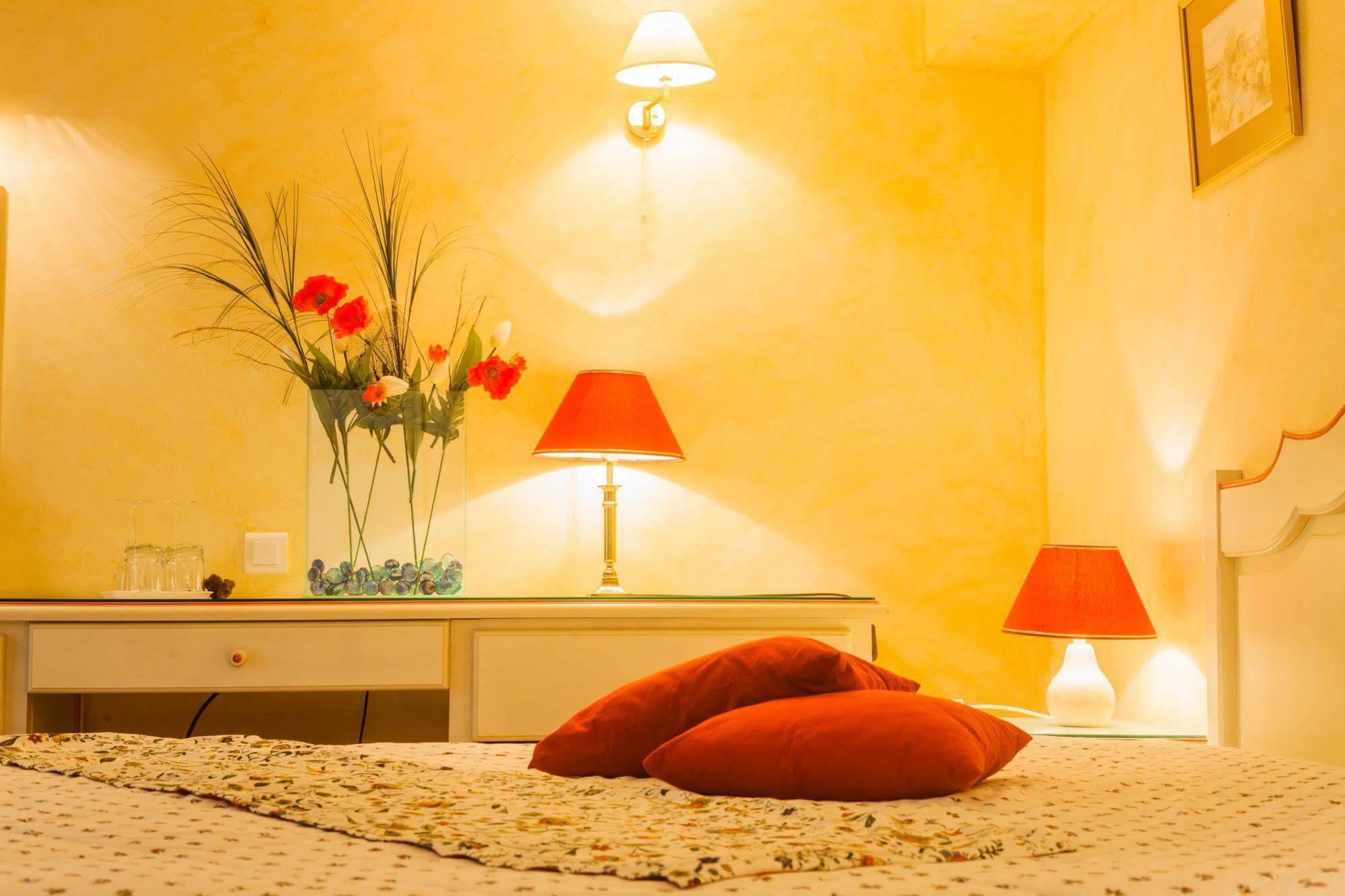 Hotel L'Hacienda à Marguerittes Extérieur photo